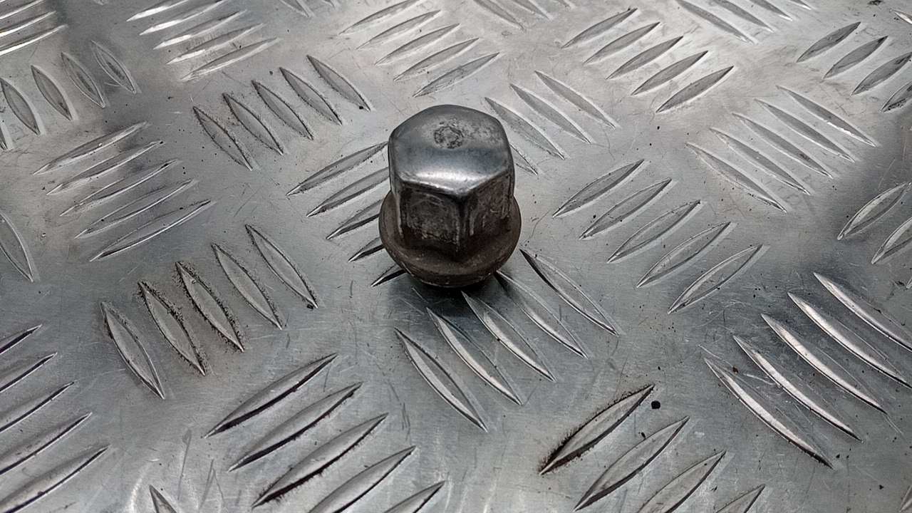 Гайка колеса