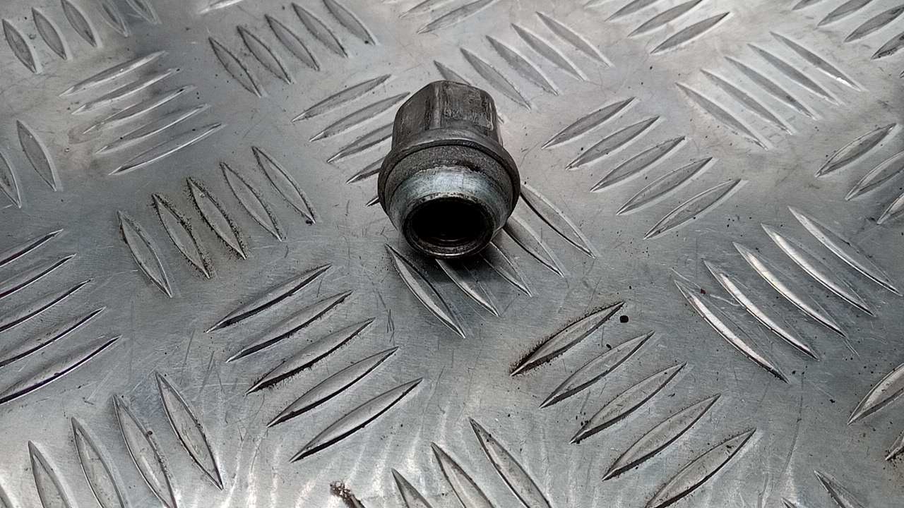 Гайка колеса