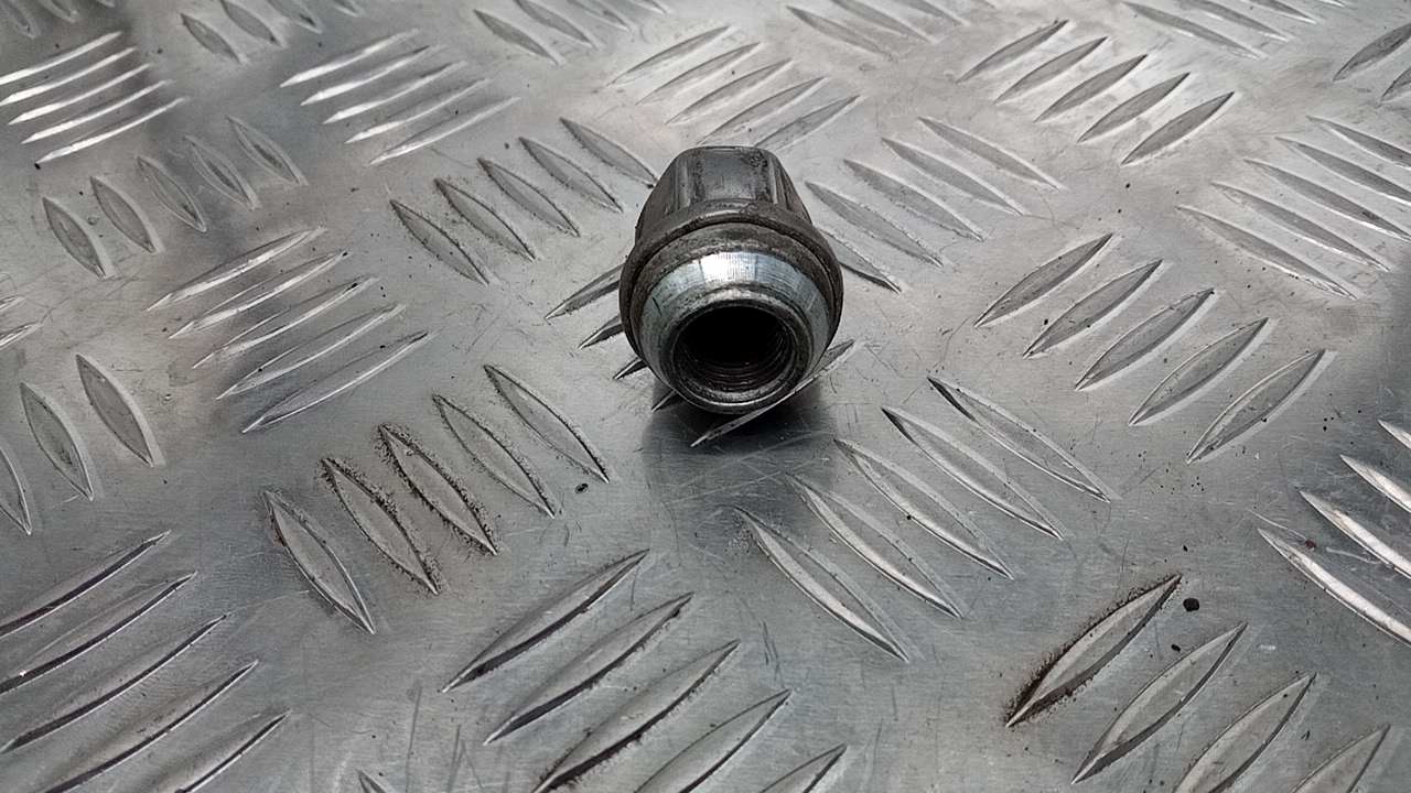 Гайка колеса