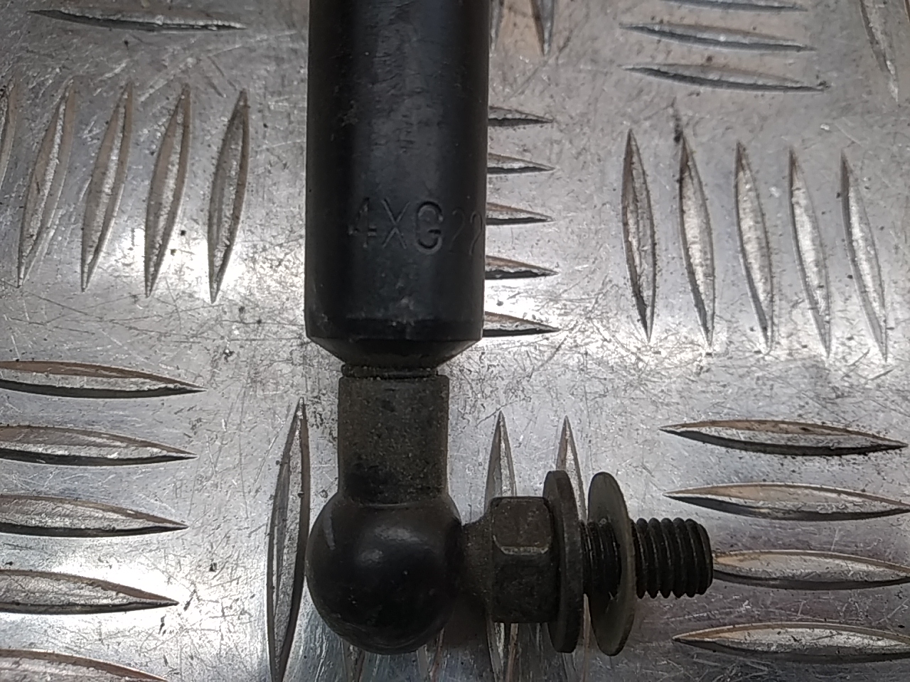 Амортизатор капота