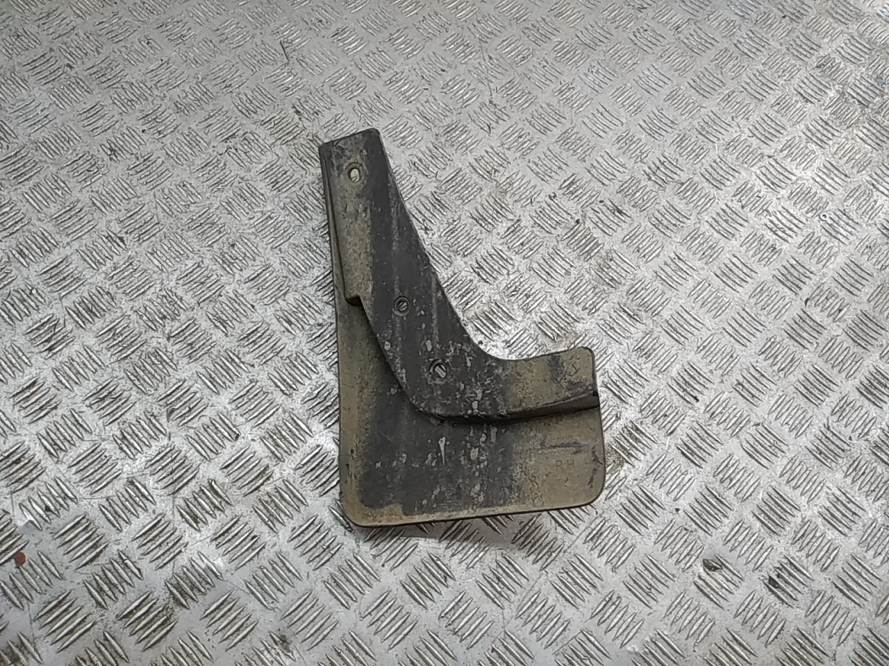 Брызговик задний правый