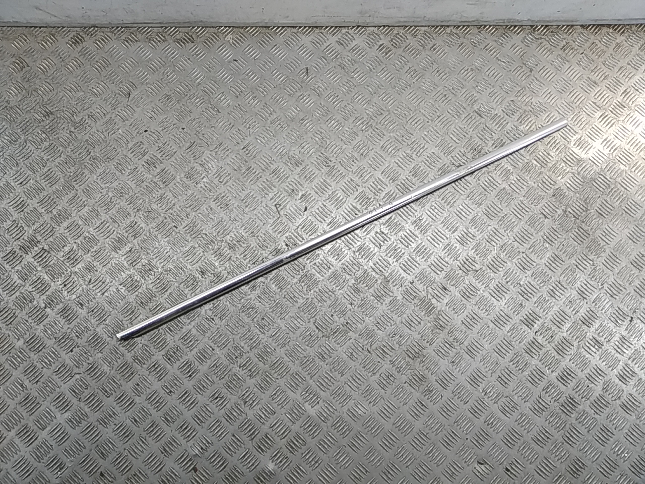 Накладка стекла переднего правого