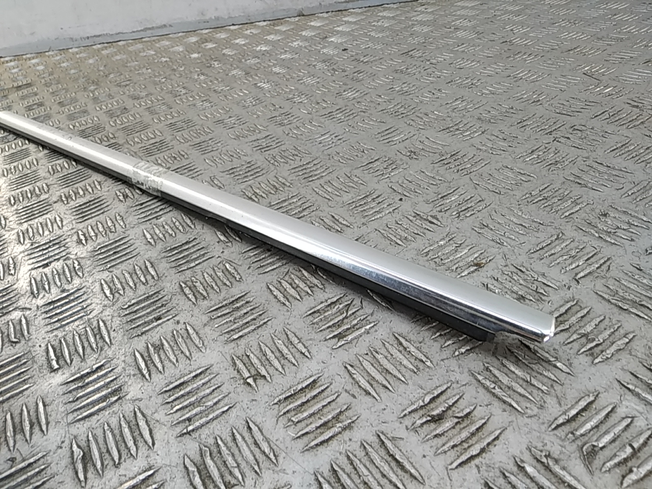 Накладка стекла заднего правого