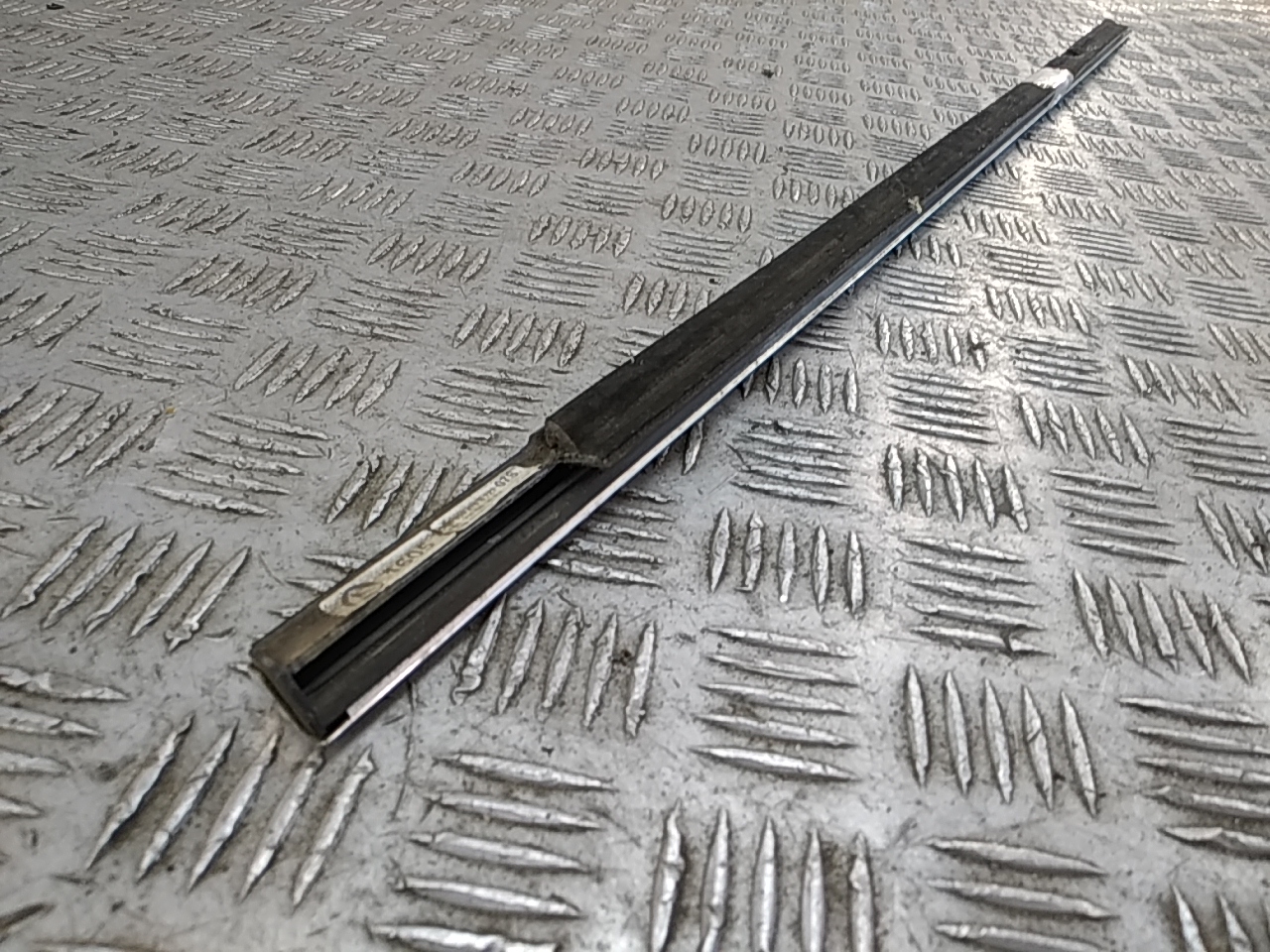 Накладка стекла заднего правого