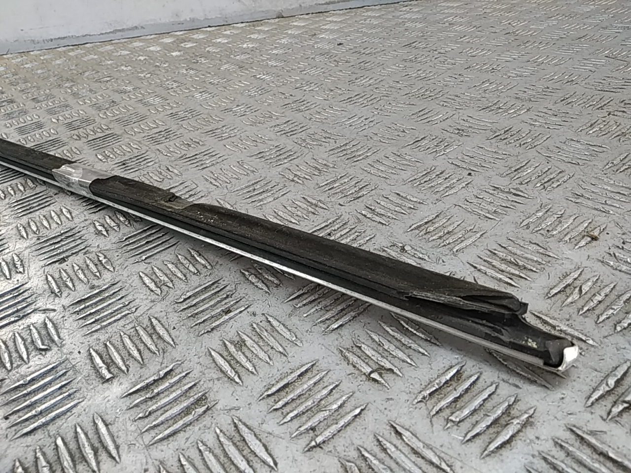 Накладка стекла заднего правого