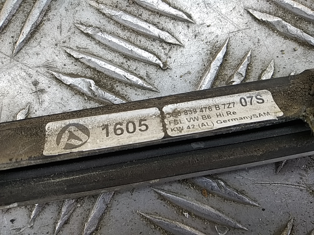 Накладка стекла заднего правого