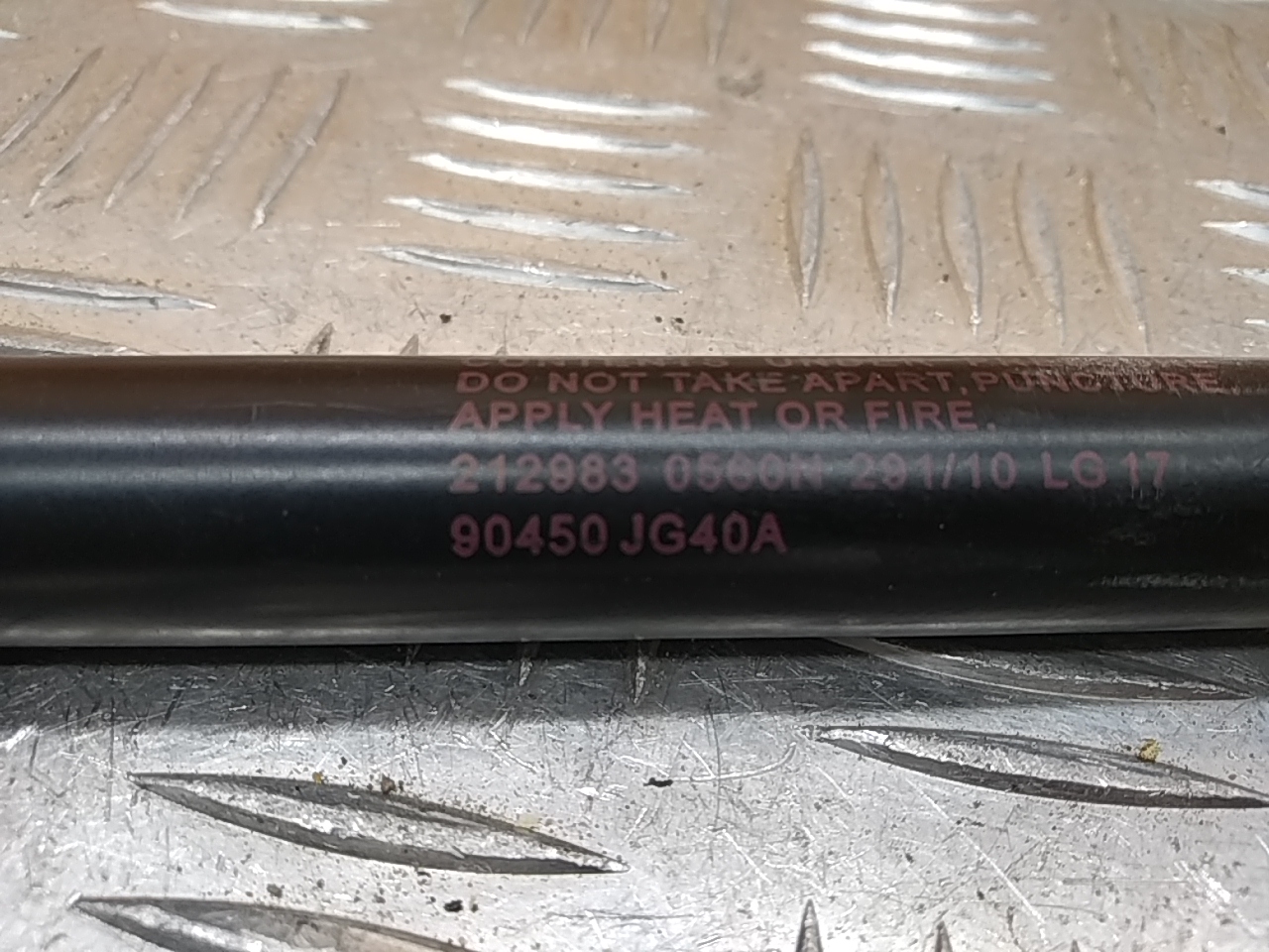 Амортизатор двери багажника