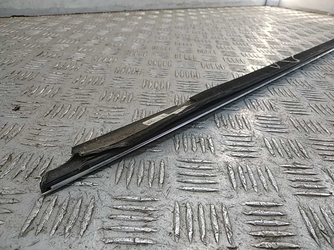 Накладка стекла переднего правого