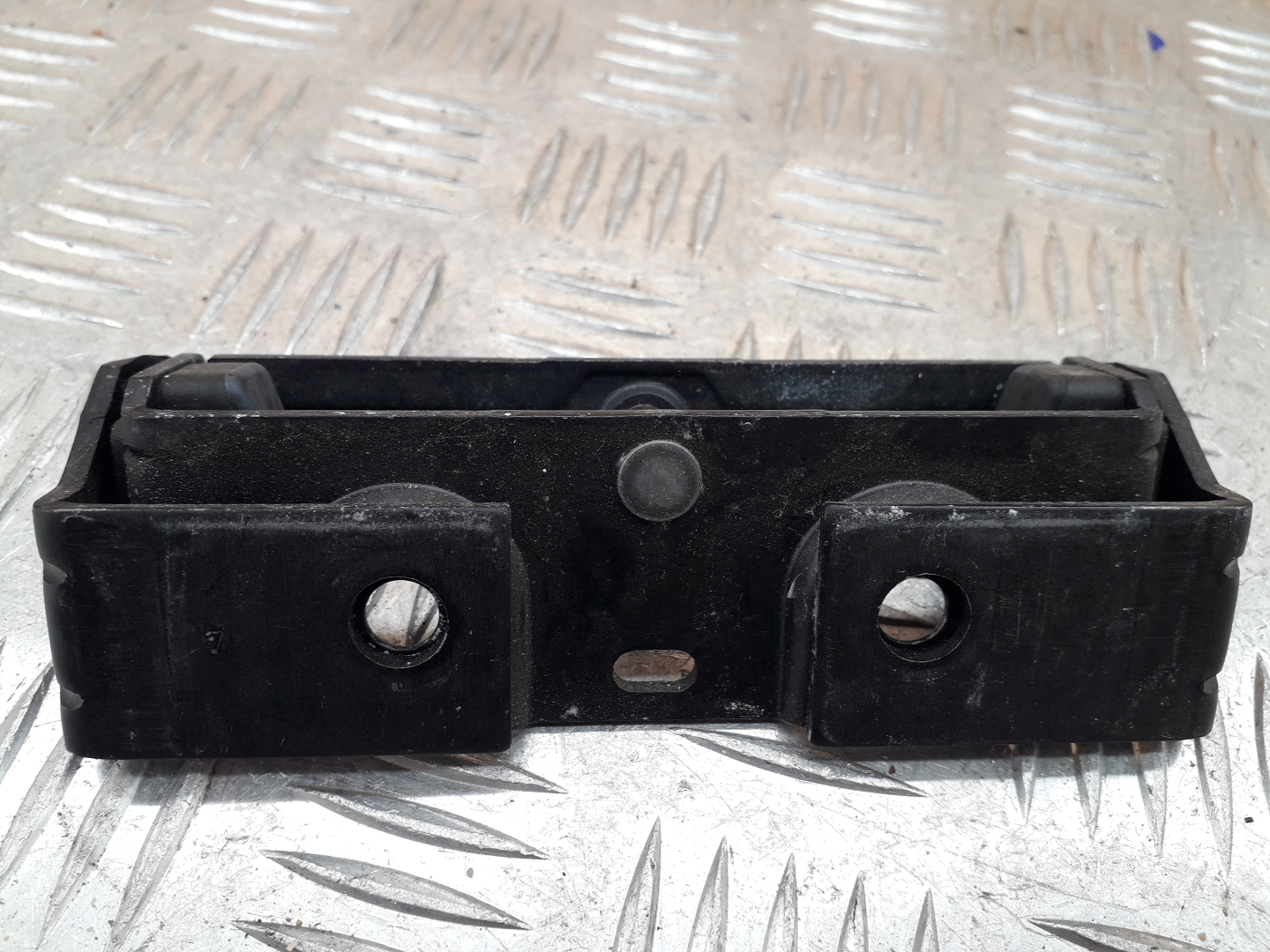 Ответная часть замка багажника