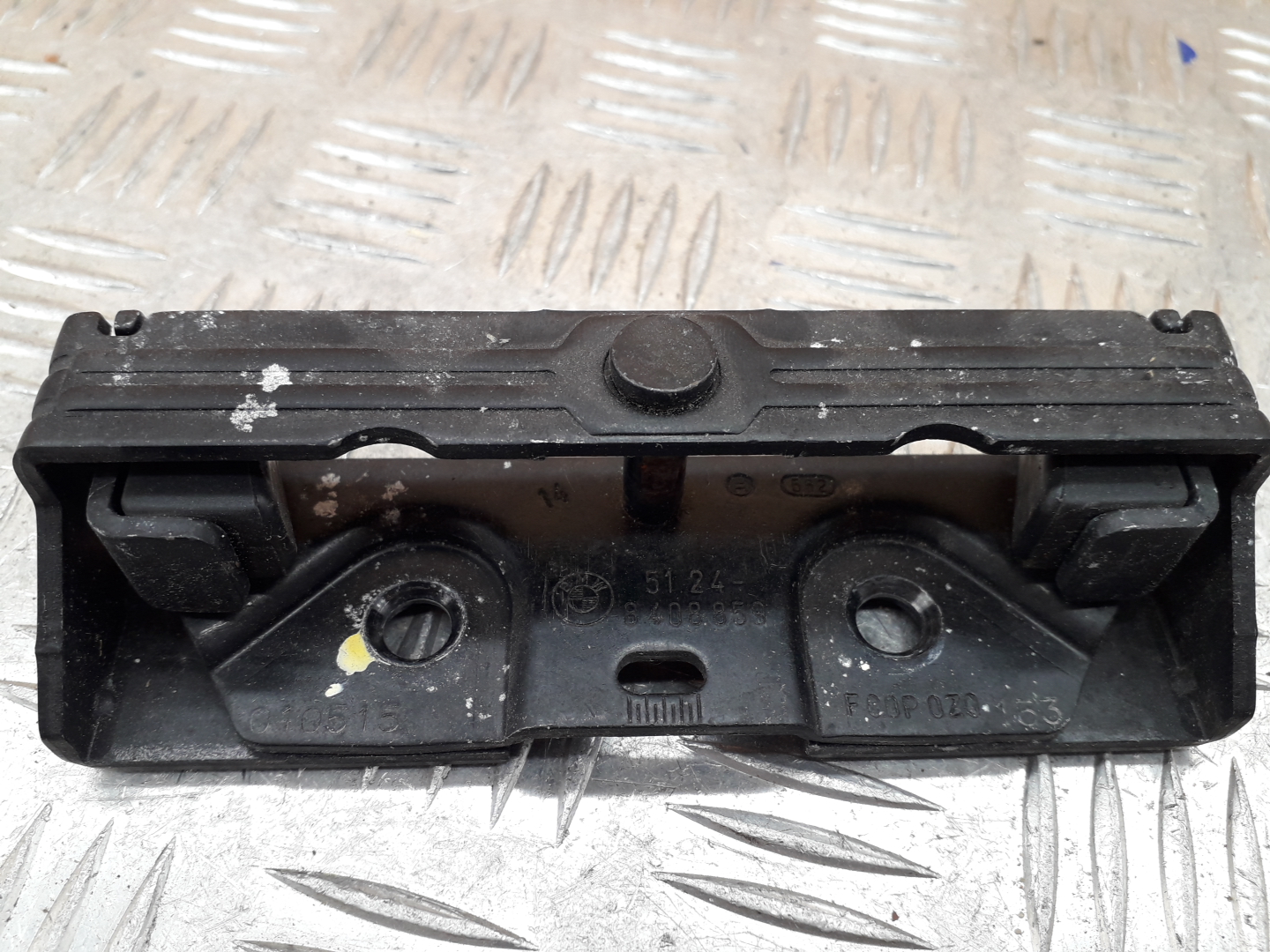 Ответная часть замка багажника