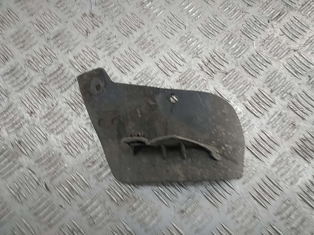 Брызговик задний правый