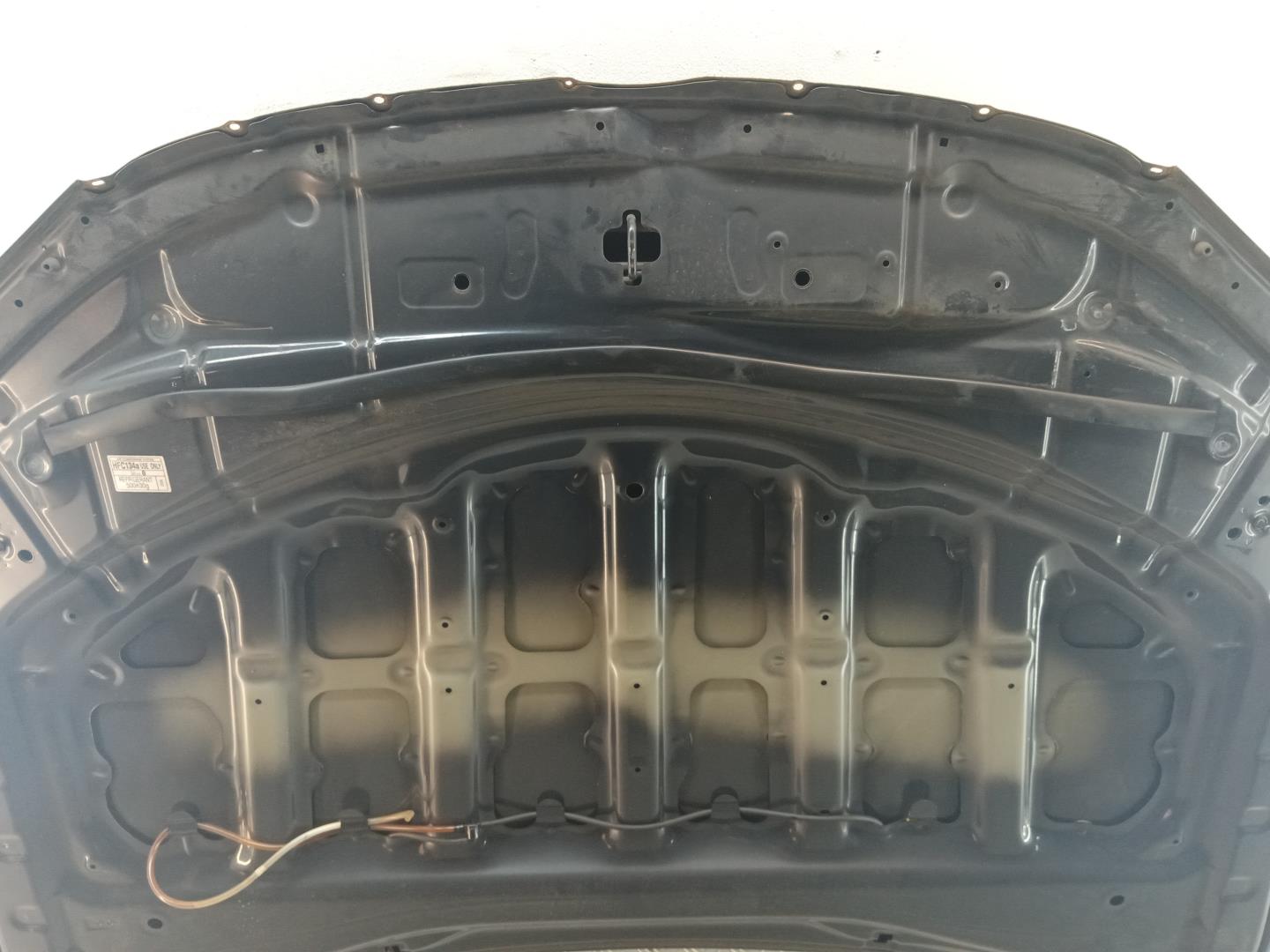 Уплотнитель капота