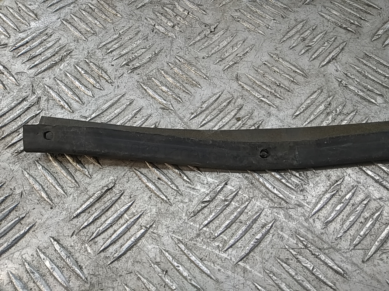 Уплотнитель капота