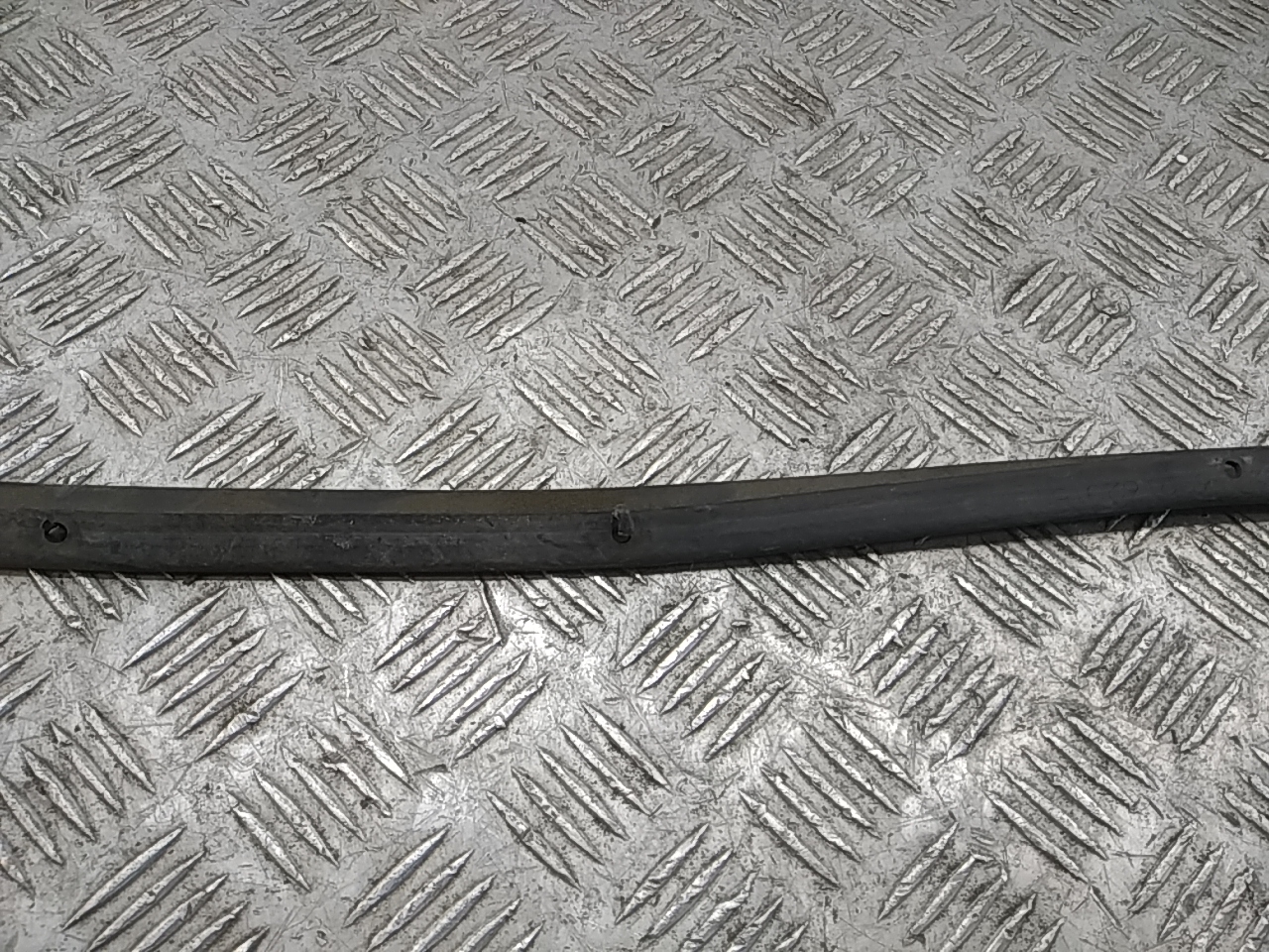 Уплотнитель капота