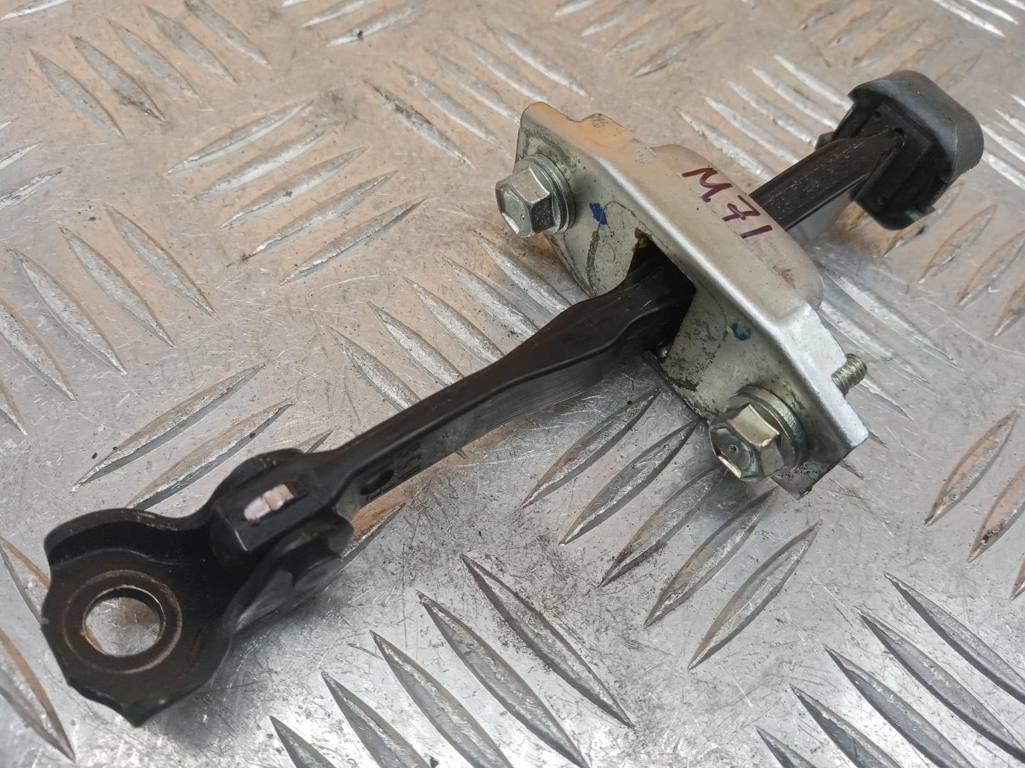 Ограничитель двери