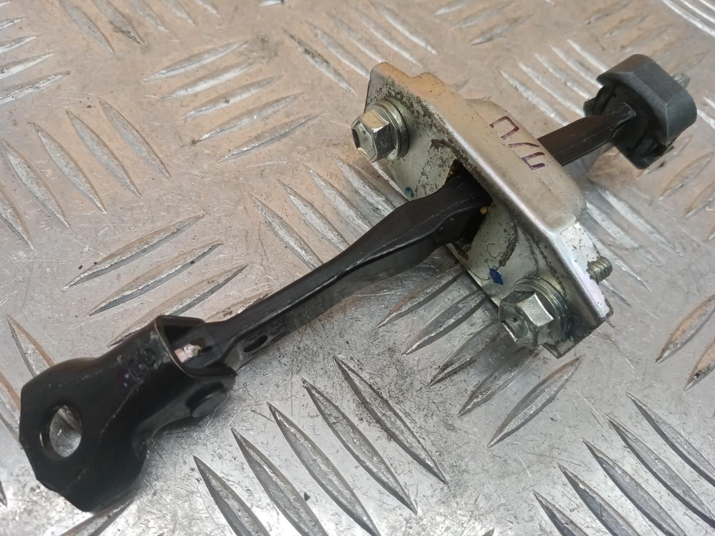 Ограничитель двери