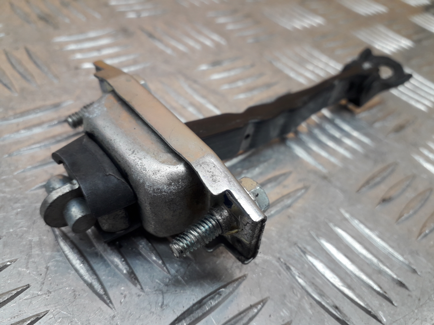 Ограничитель двери