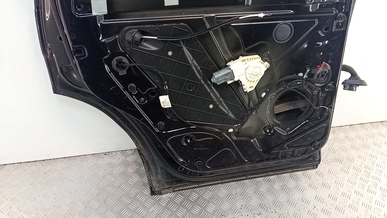 Дверь задняя левая