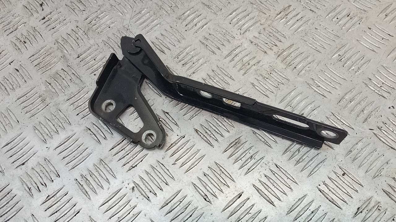 Петля капота левая