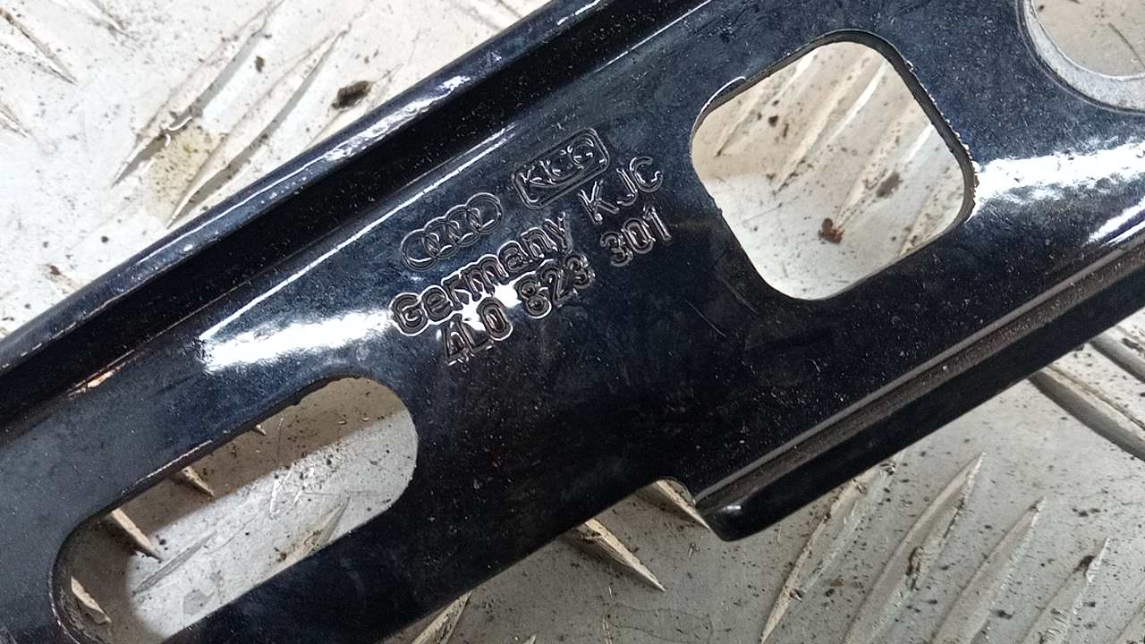 Петля капота левая