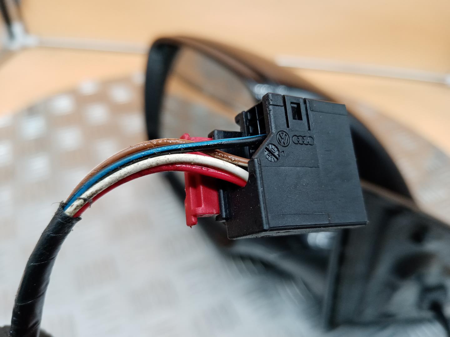 Зеркало левое электрическое