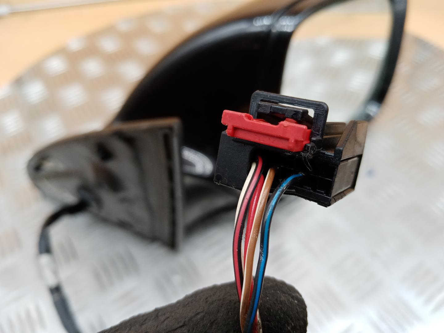 Зеркало правое электрическое