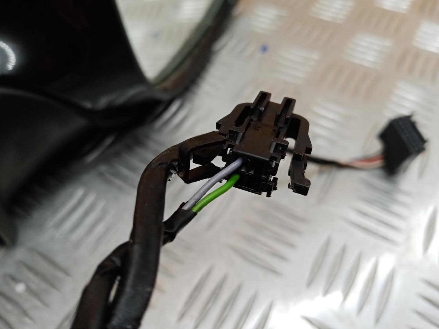 Зеркало правое электрическое