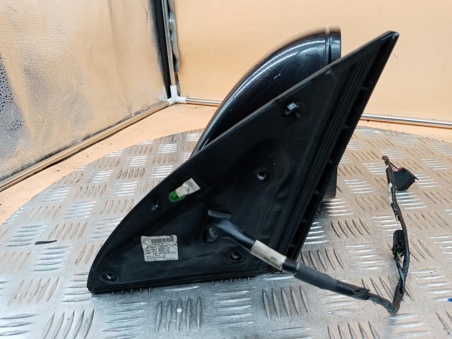 Зеркало правое электрическое