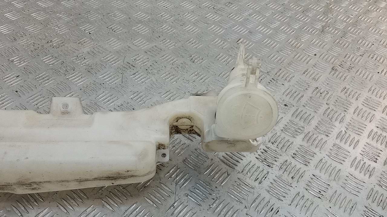 Бачок омывателя лобового стекла