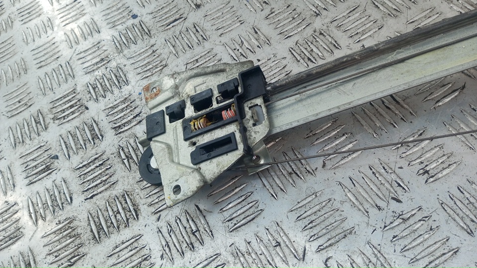 Стеклоподъемник электр. передний левый