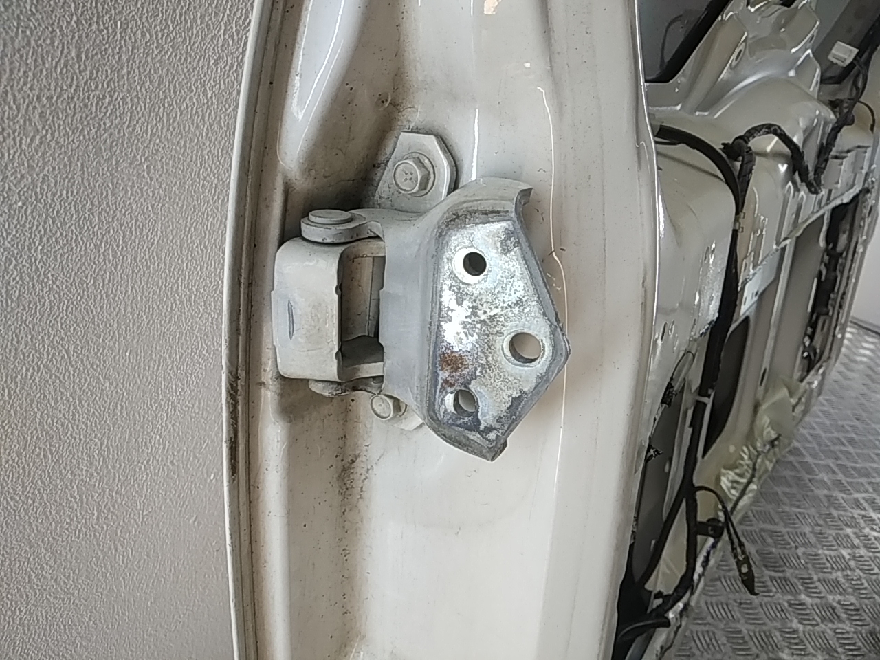 Петля двери багажника верхняя