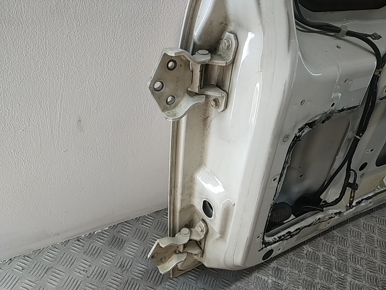 Петля двери багажника верхняя