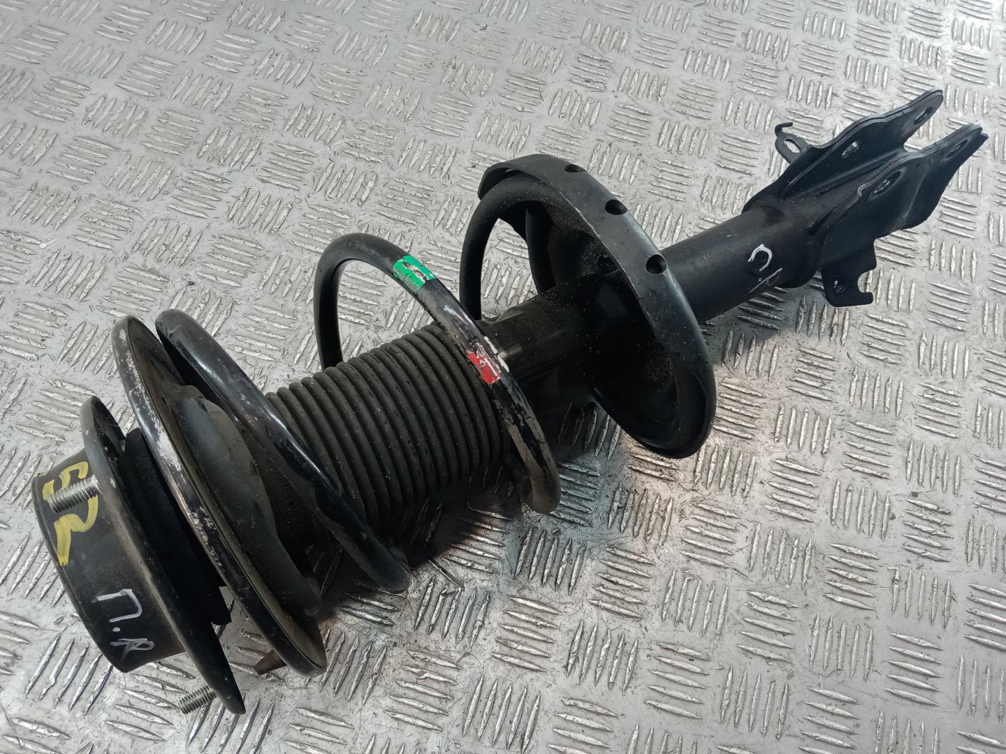 Амортизатор передний правый