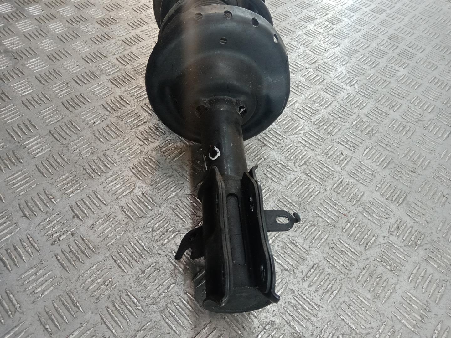 Амортизатор передний правый