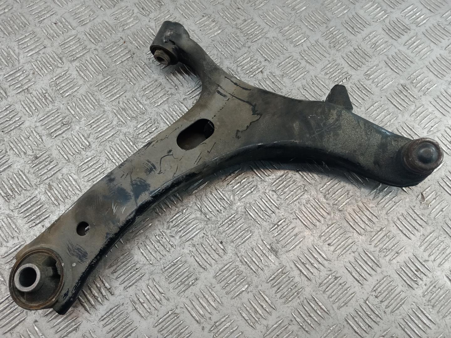 Рычаг передний правый