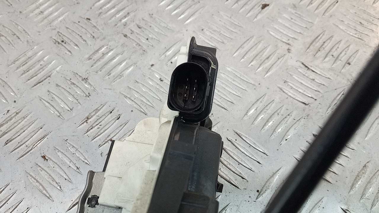 Замок двери задней правой