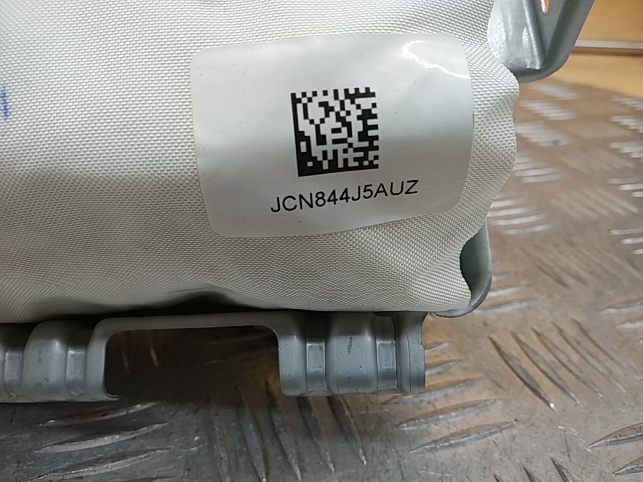 Подушка безопасности пассажирская (в торпедо)