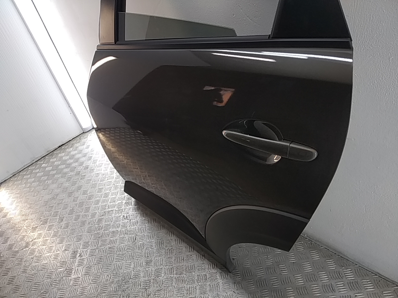 Дверь задняя левая