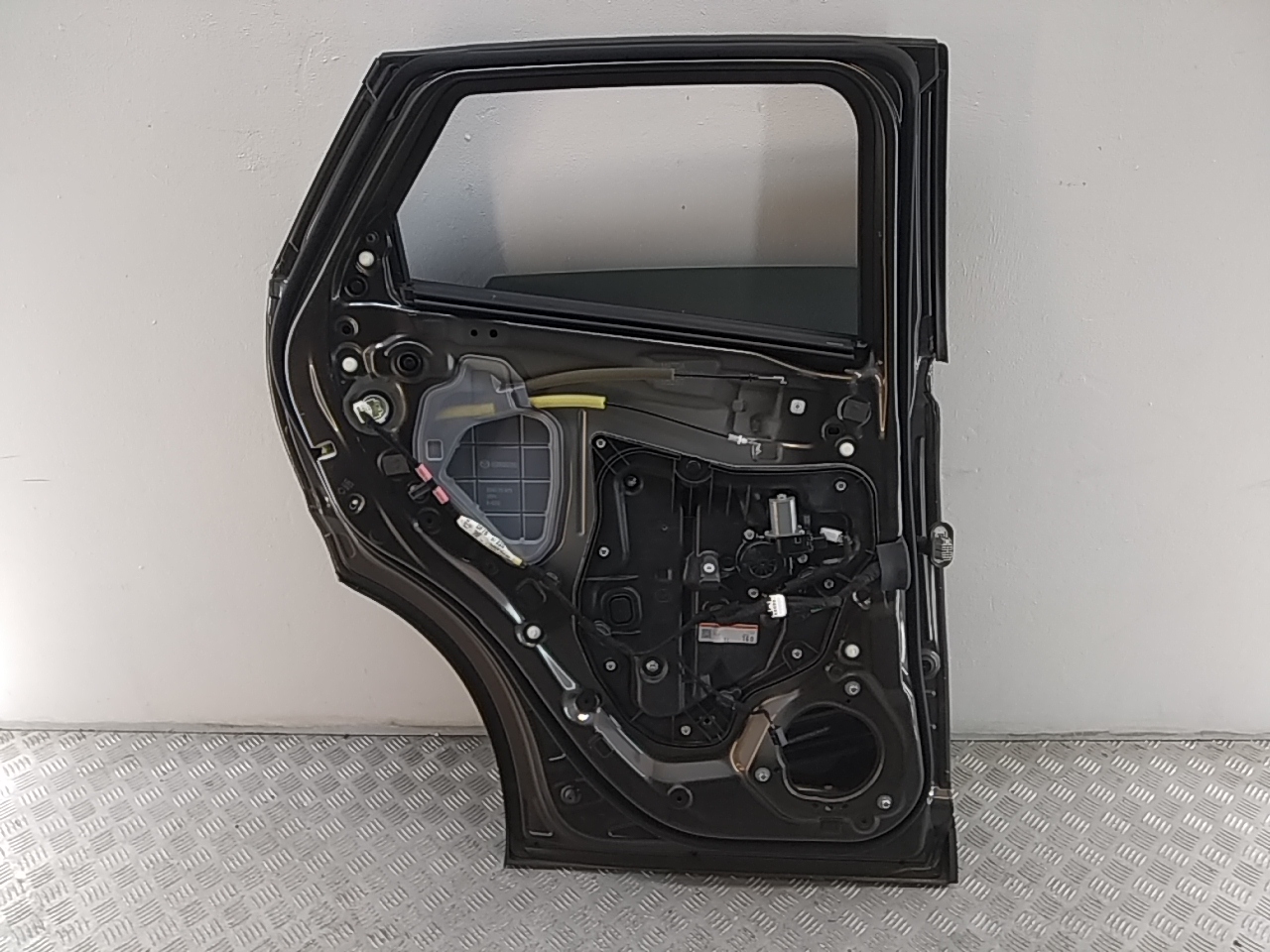 Дверь задняя левая