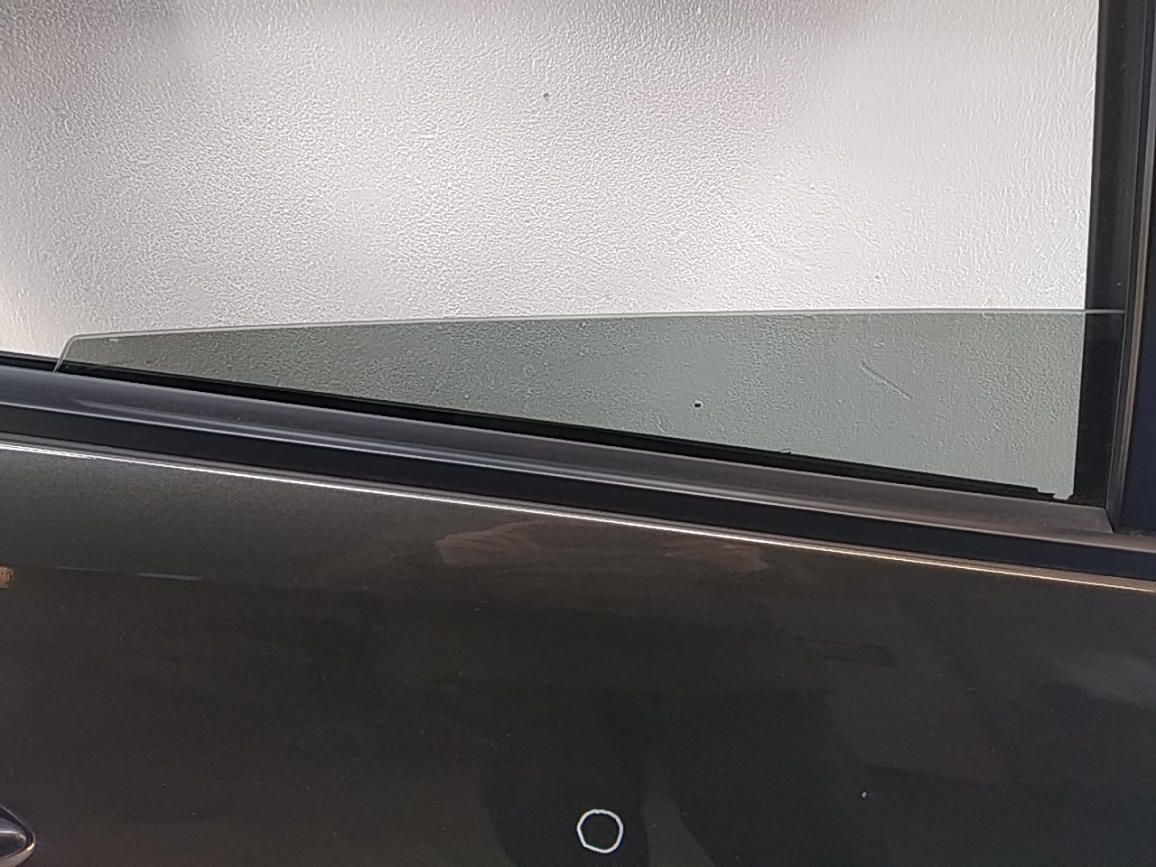 Стекло двери задней правой