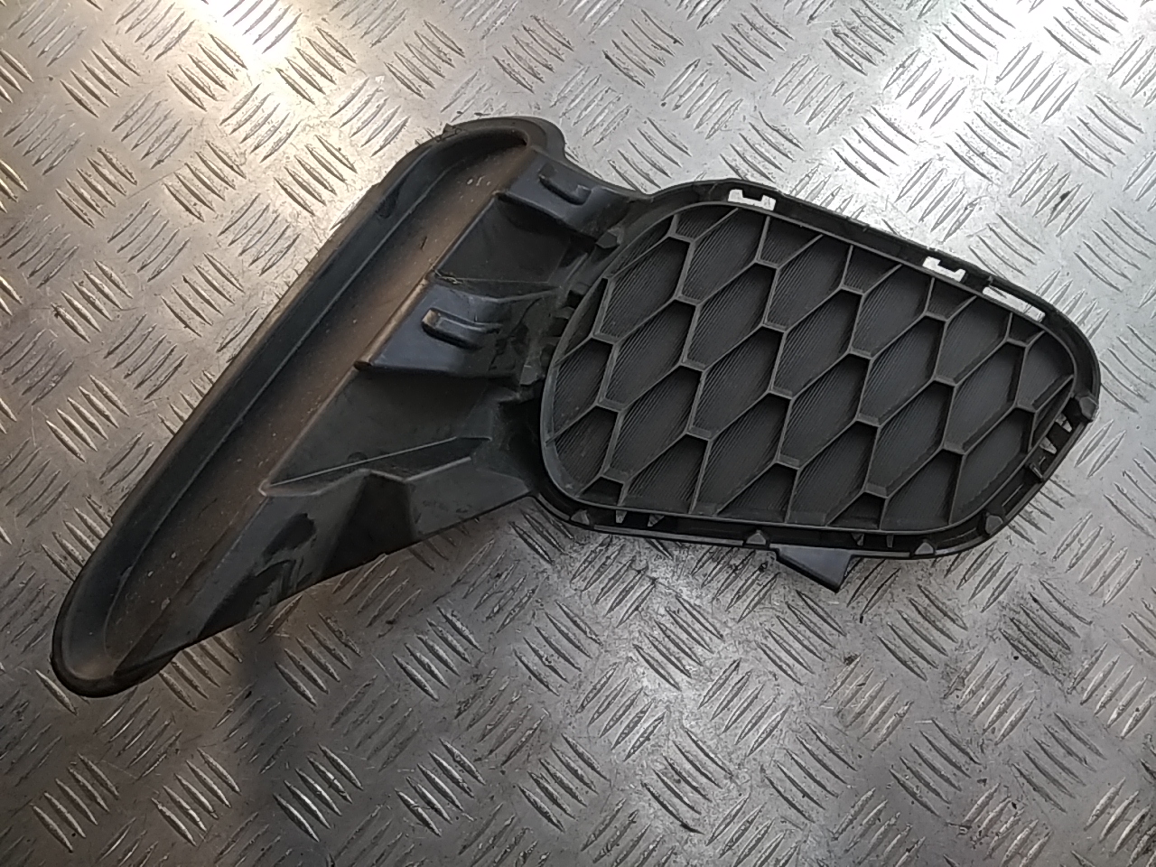 Решетка в бампер правая