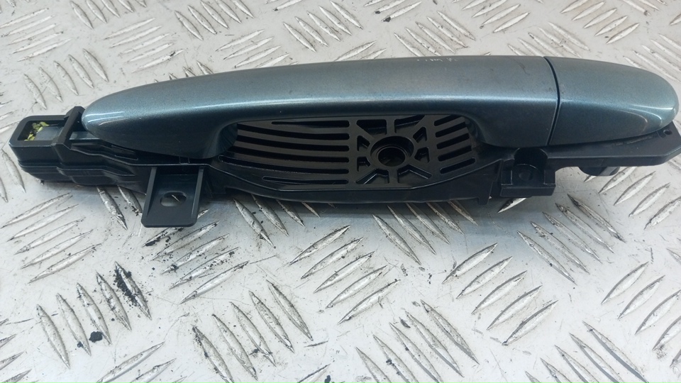 Ручка двери передней наружная левая