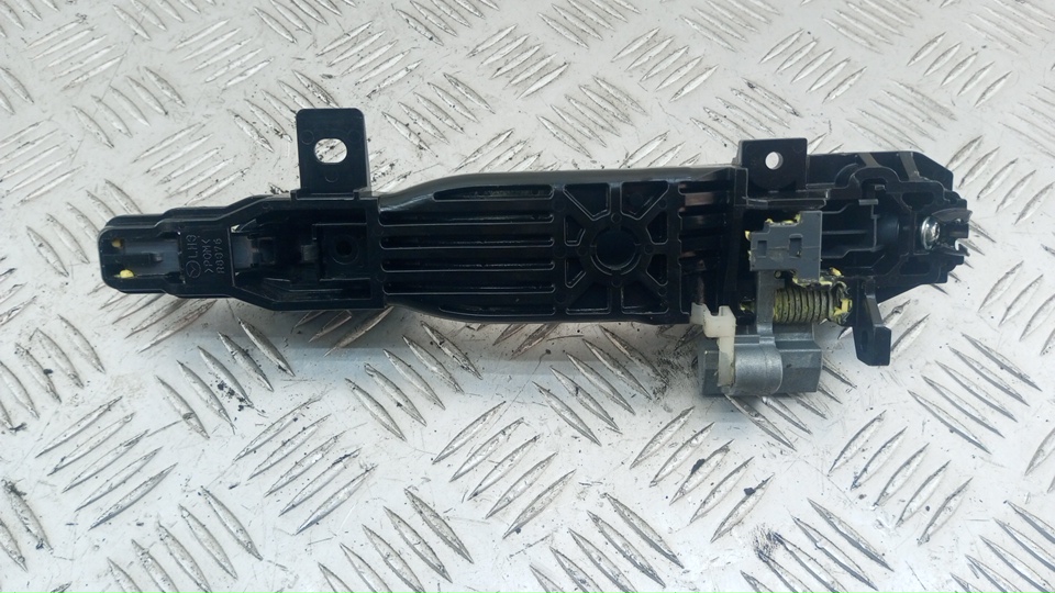 Ручка двери передней наружная левая