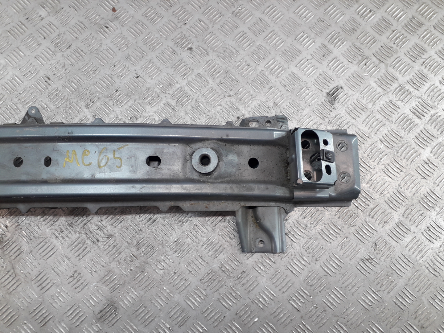 Усилитель переднего бампера