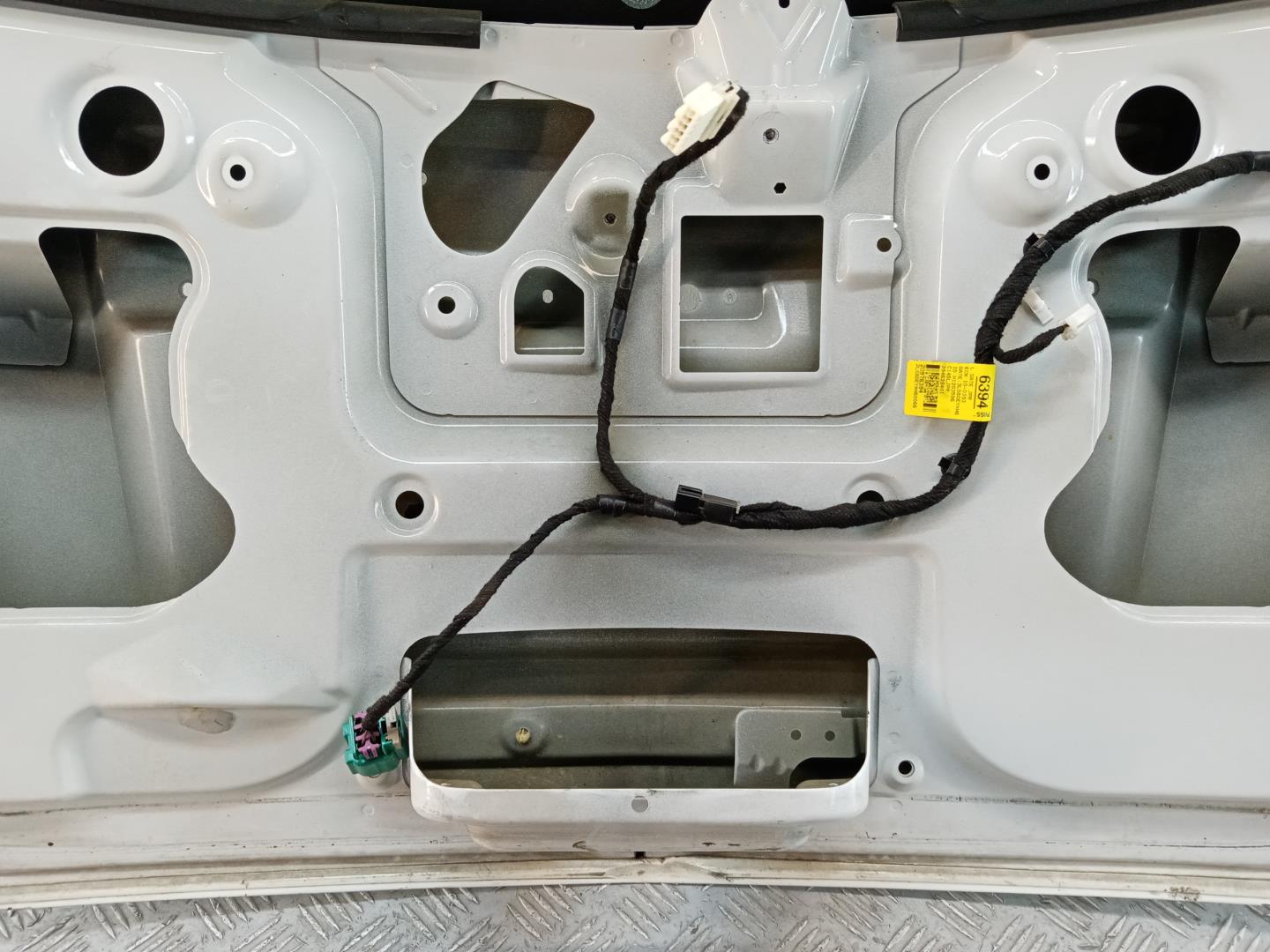 Дверь багажника