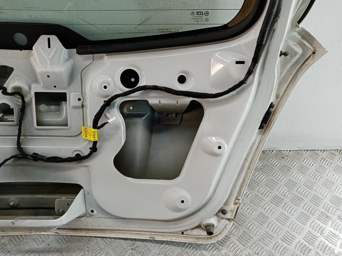 Дверь багажника