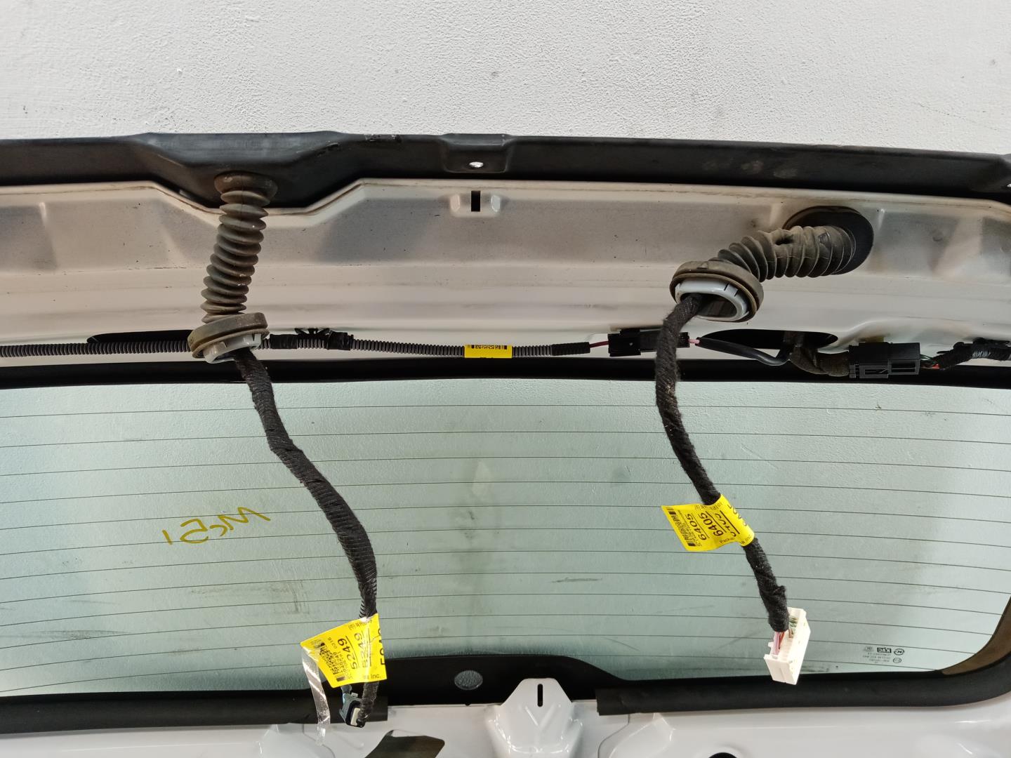 Дверь багажника