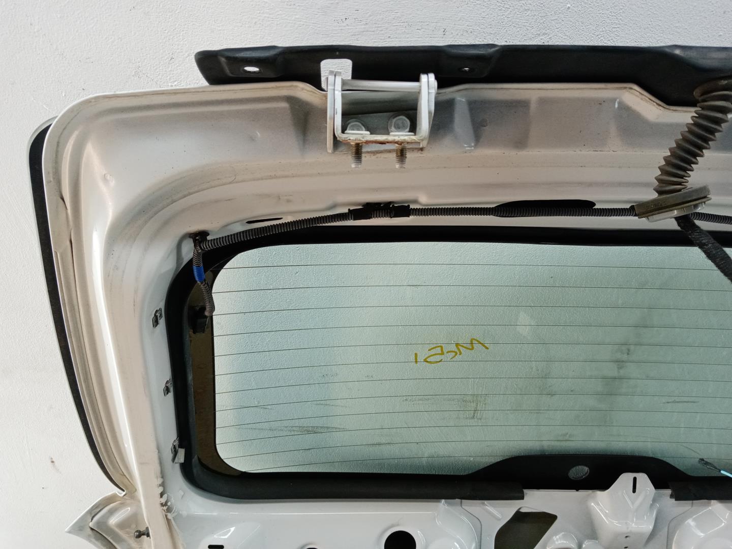 Дверь багажника