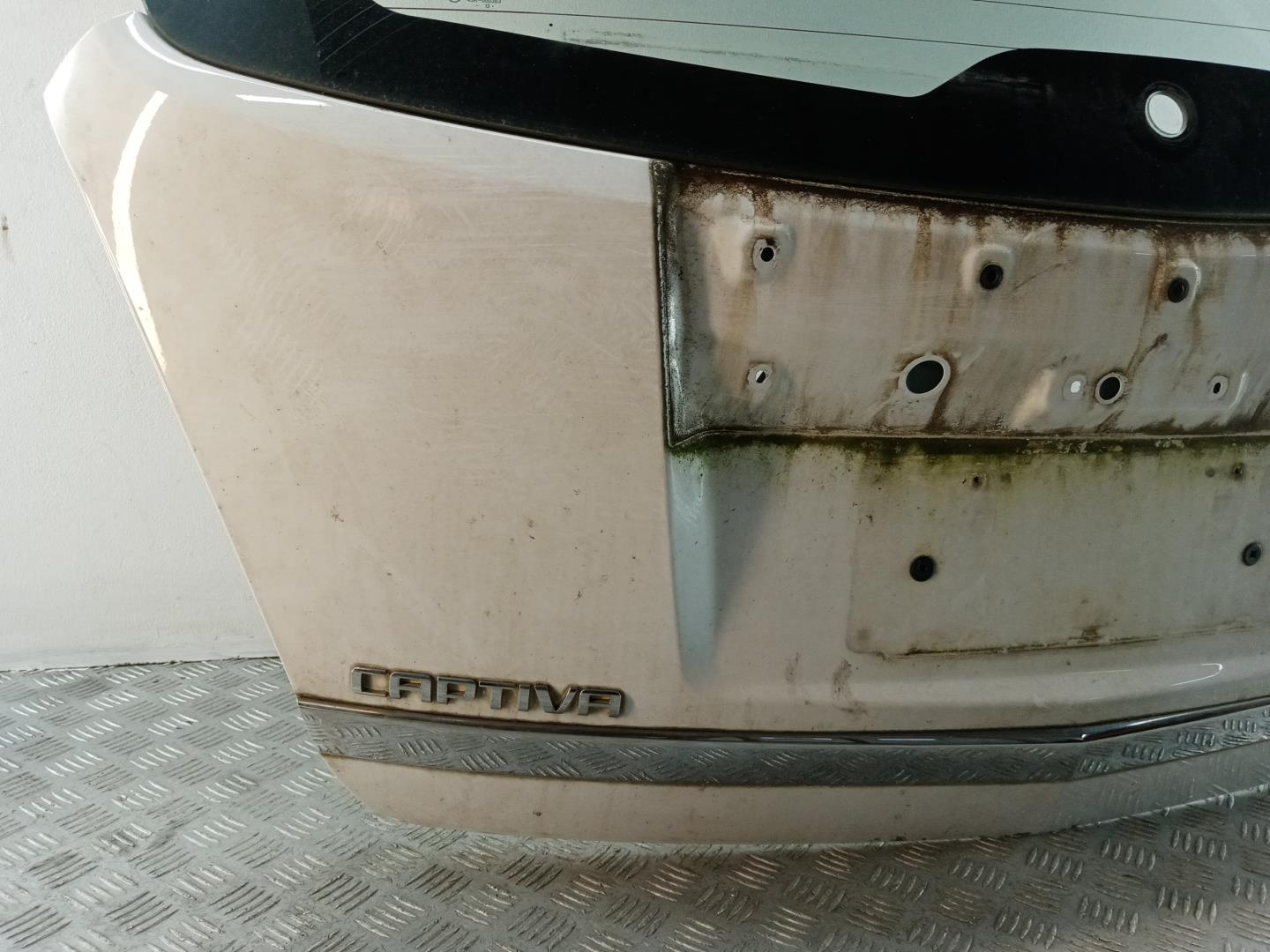 Дверь багажника