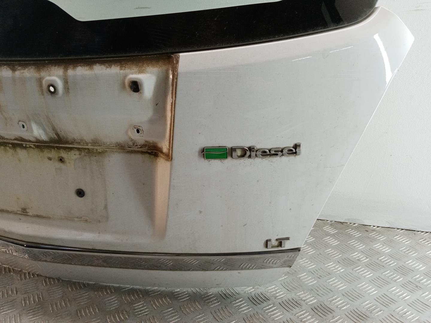 Дверь багажника